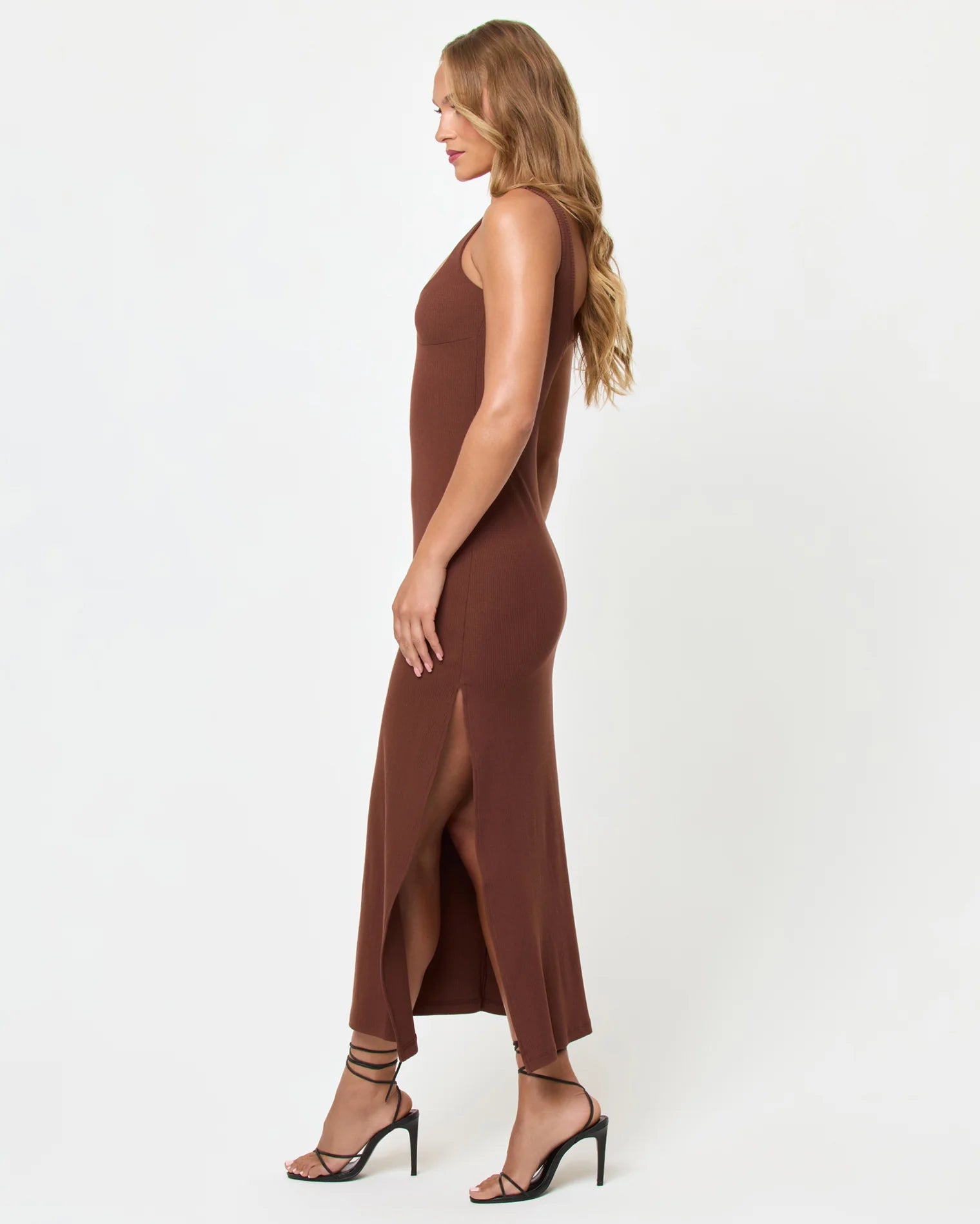 Ribbed midi dress with twisted front in brown