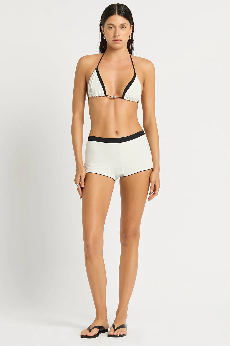 Boyleg shorts that reverse from black to white
