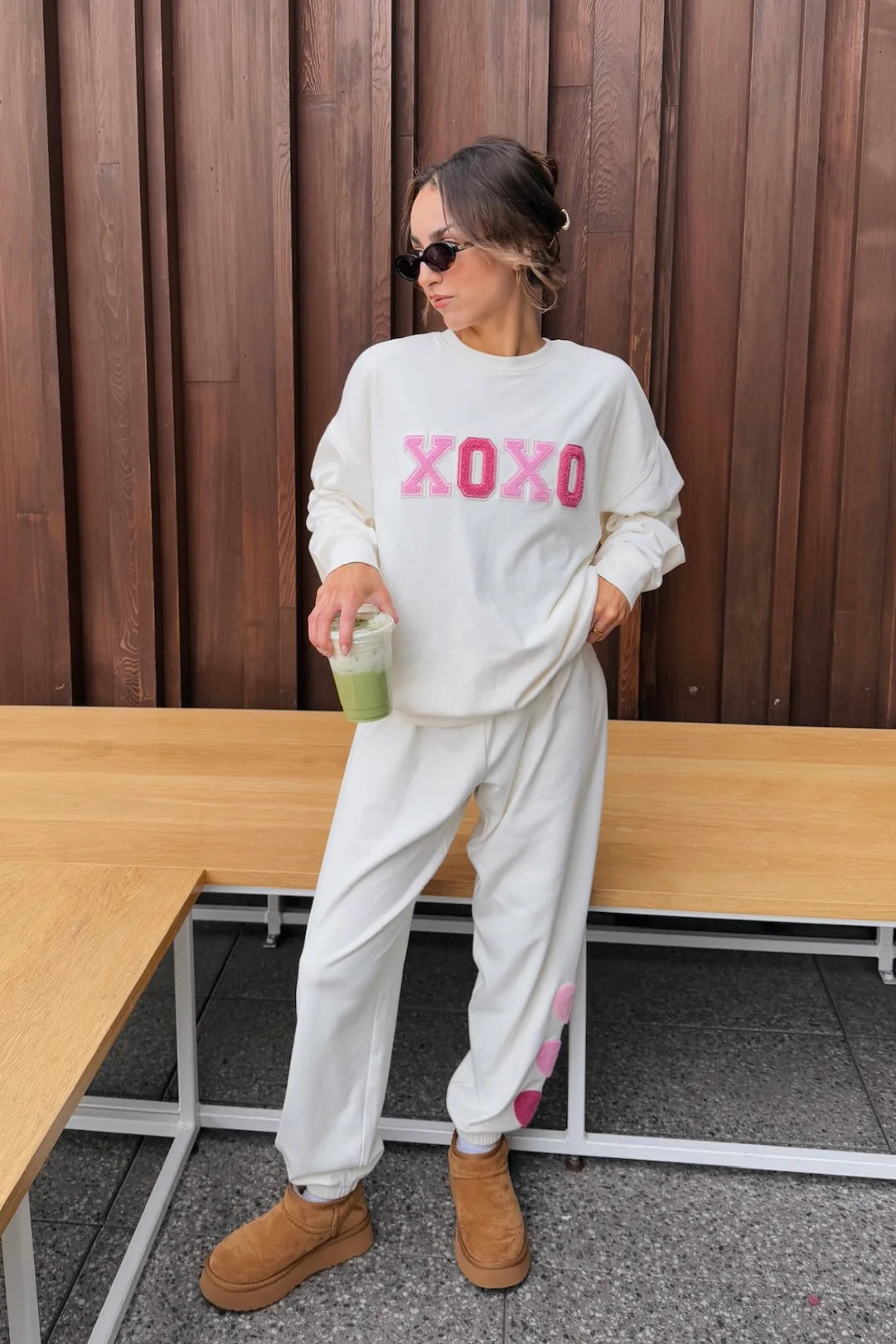 Soft sweatshirt with XOXO written across the front