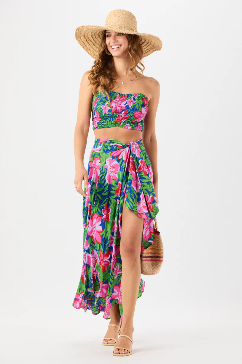 Sleeveless smocked crop top in vibrant Hawaiian print