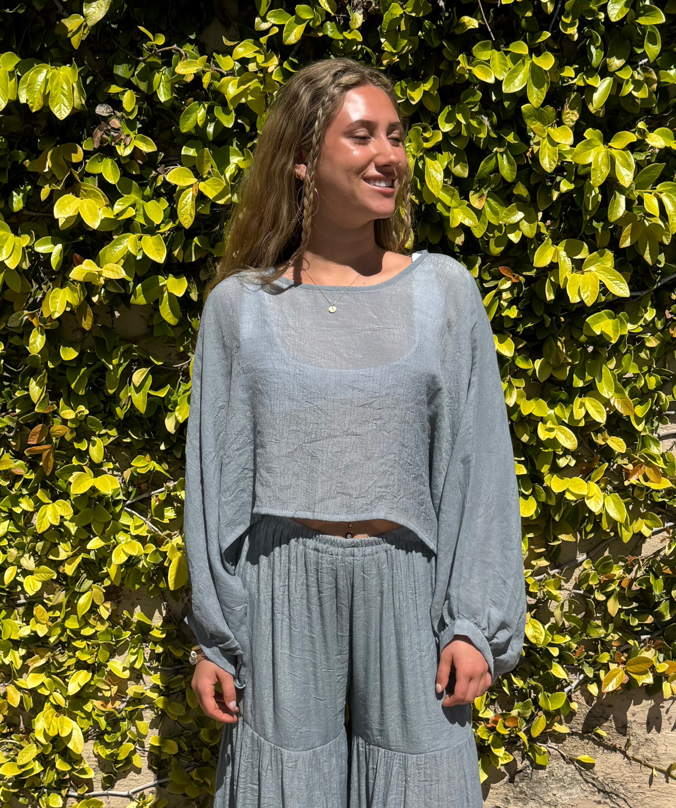 Flowy top with bell sleeves in Light Gray.