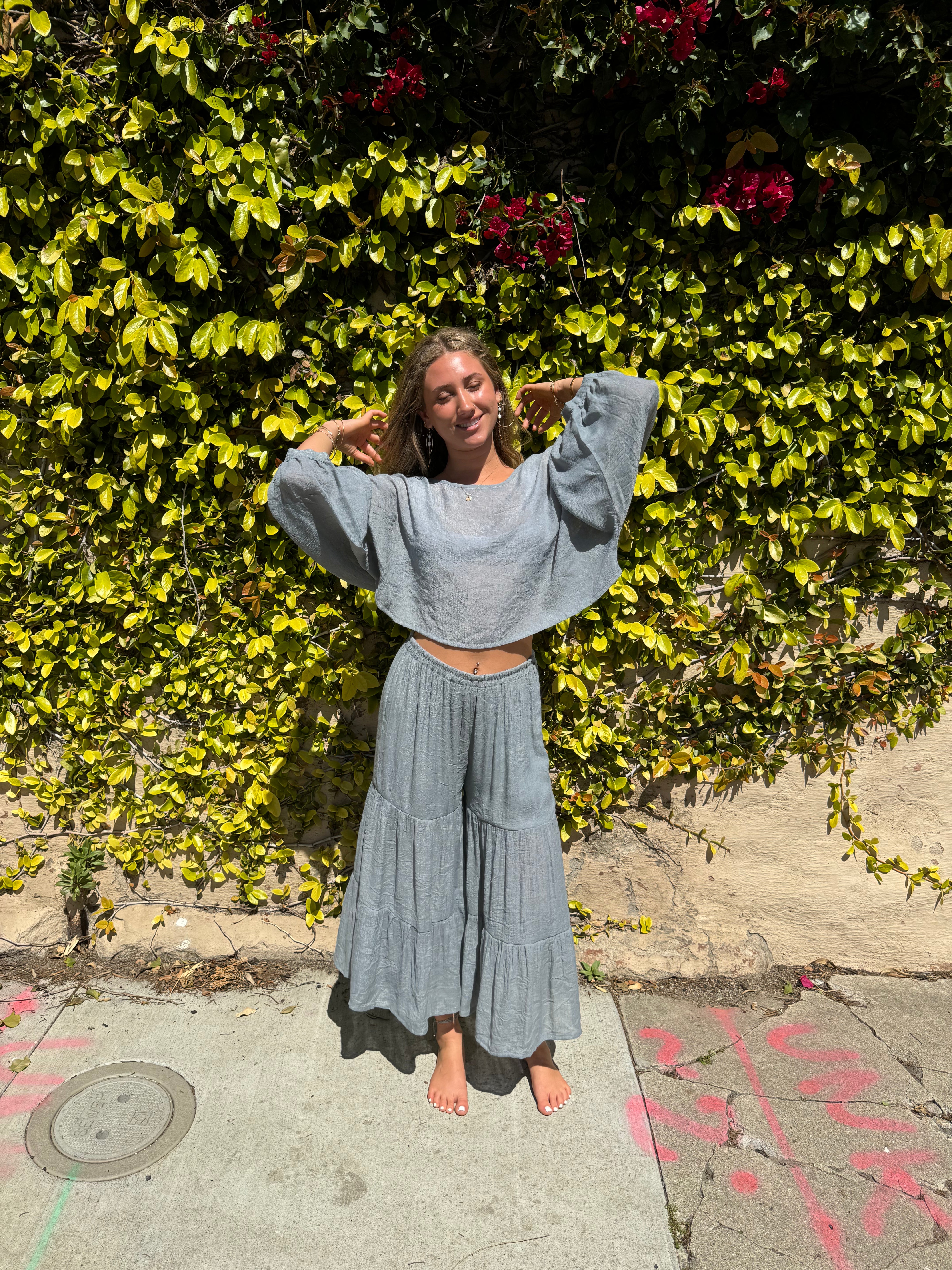 Flowy top with bell sleeves in Light Gray.