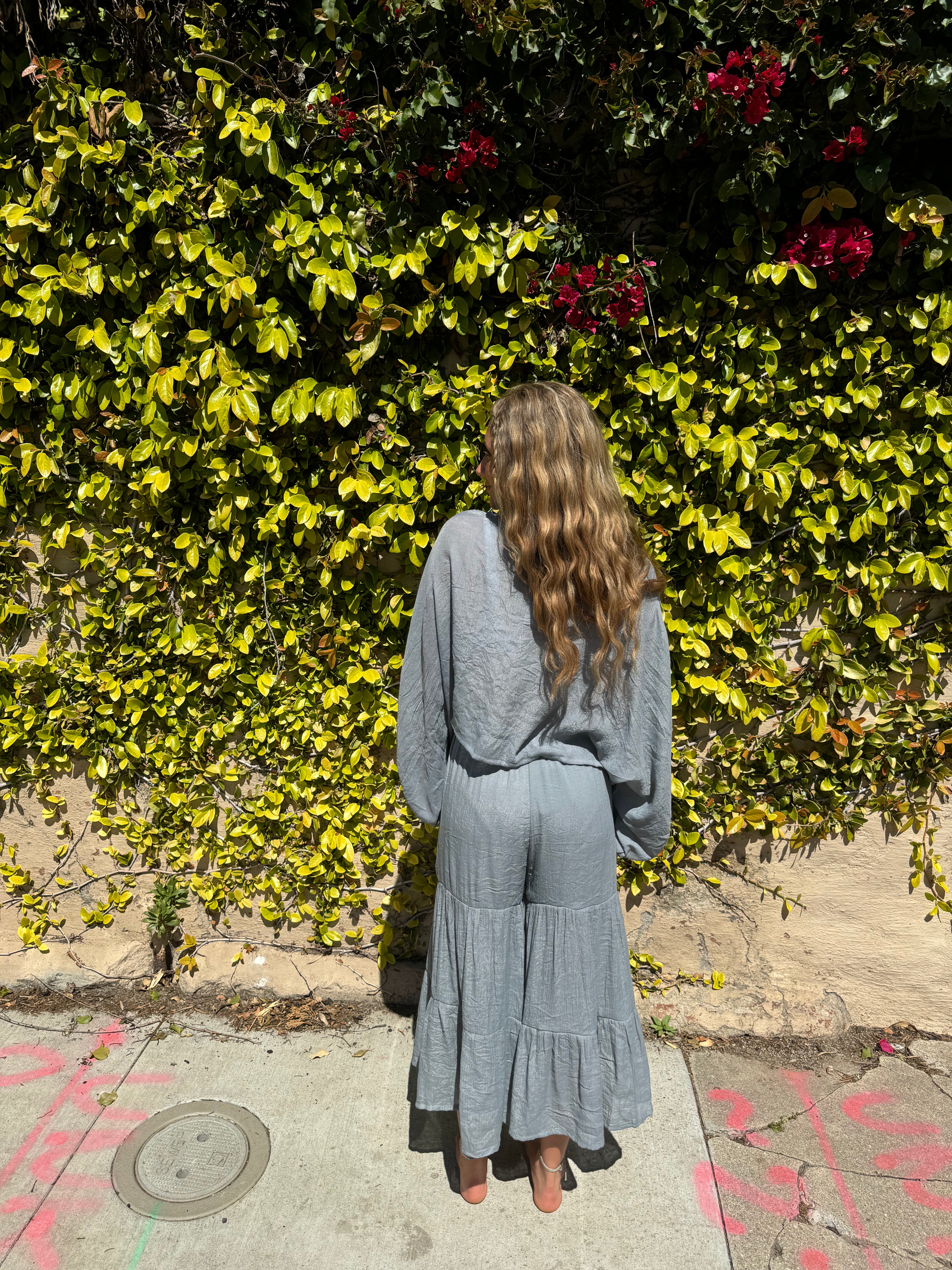 Flowy top with bell sleeves in Light Gray.