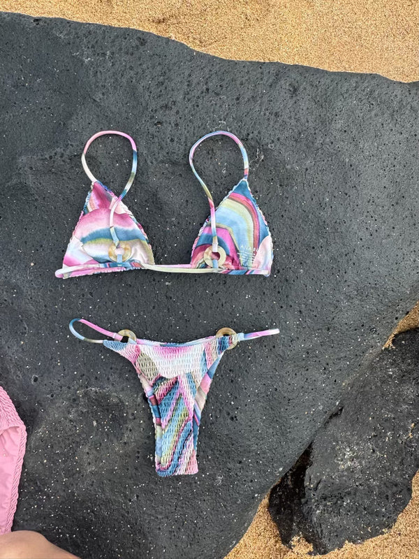 Reversible bottom with minimal coverage and ring details in multicolor print