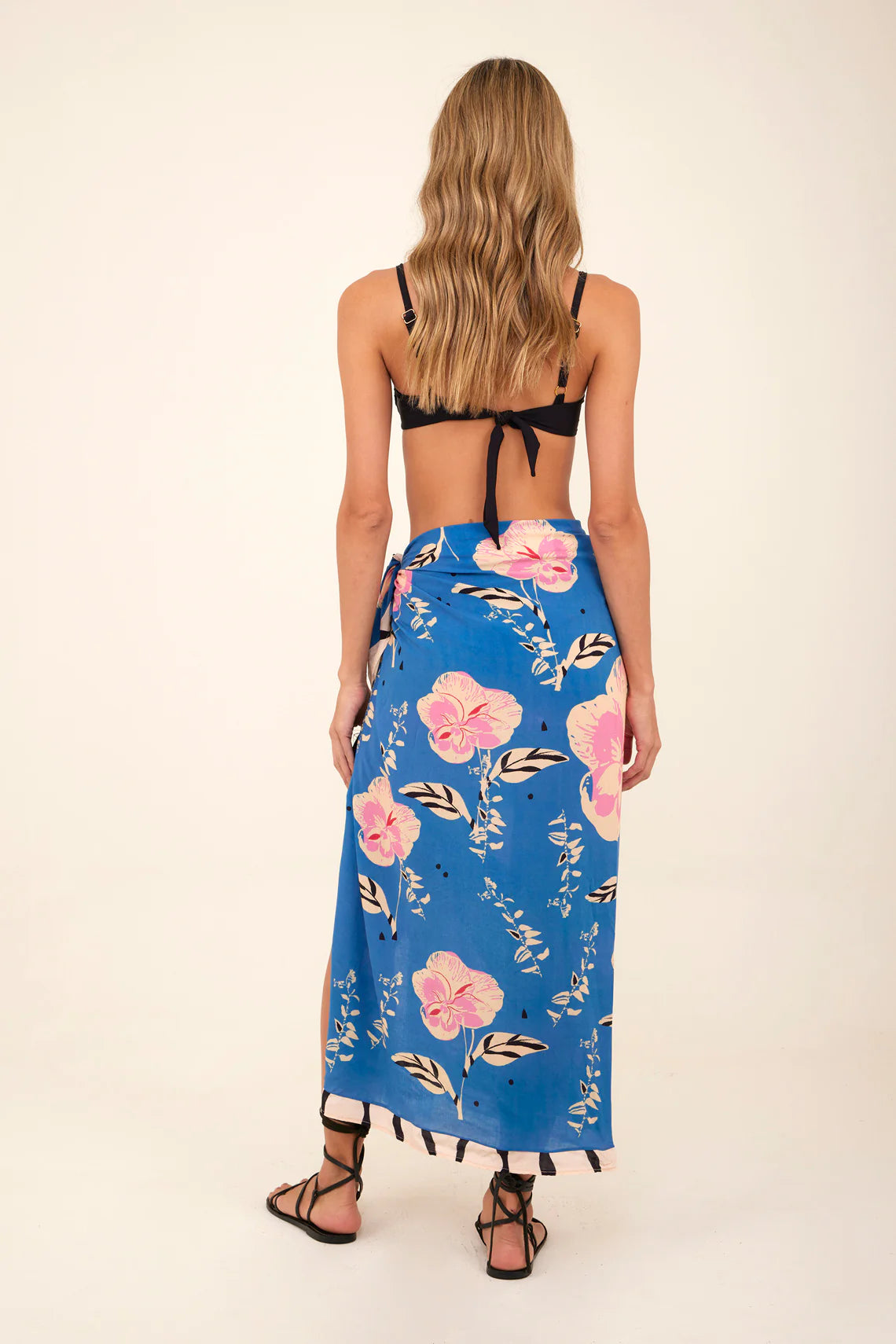 Long tasseled sarong in blue and red print