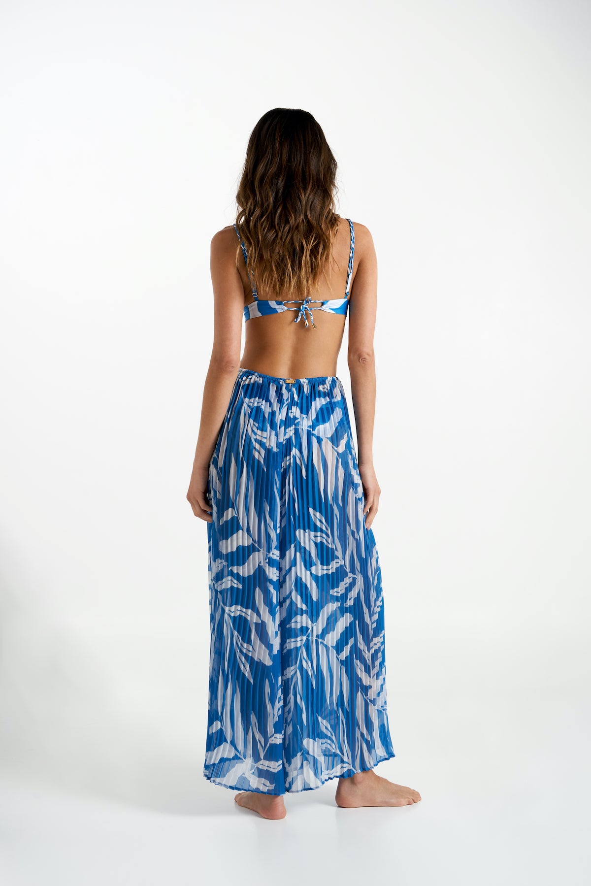 Pleated flowy pants in blue print