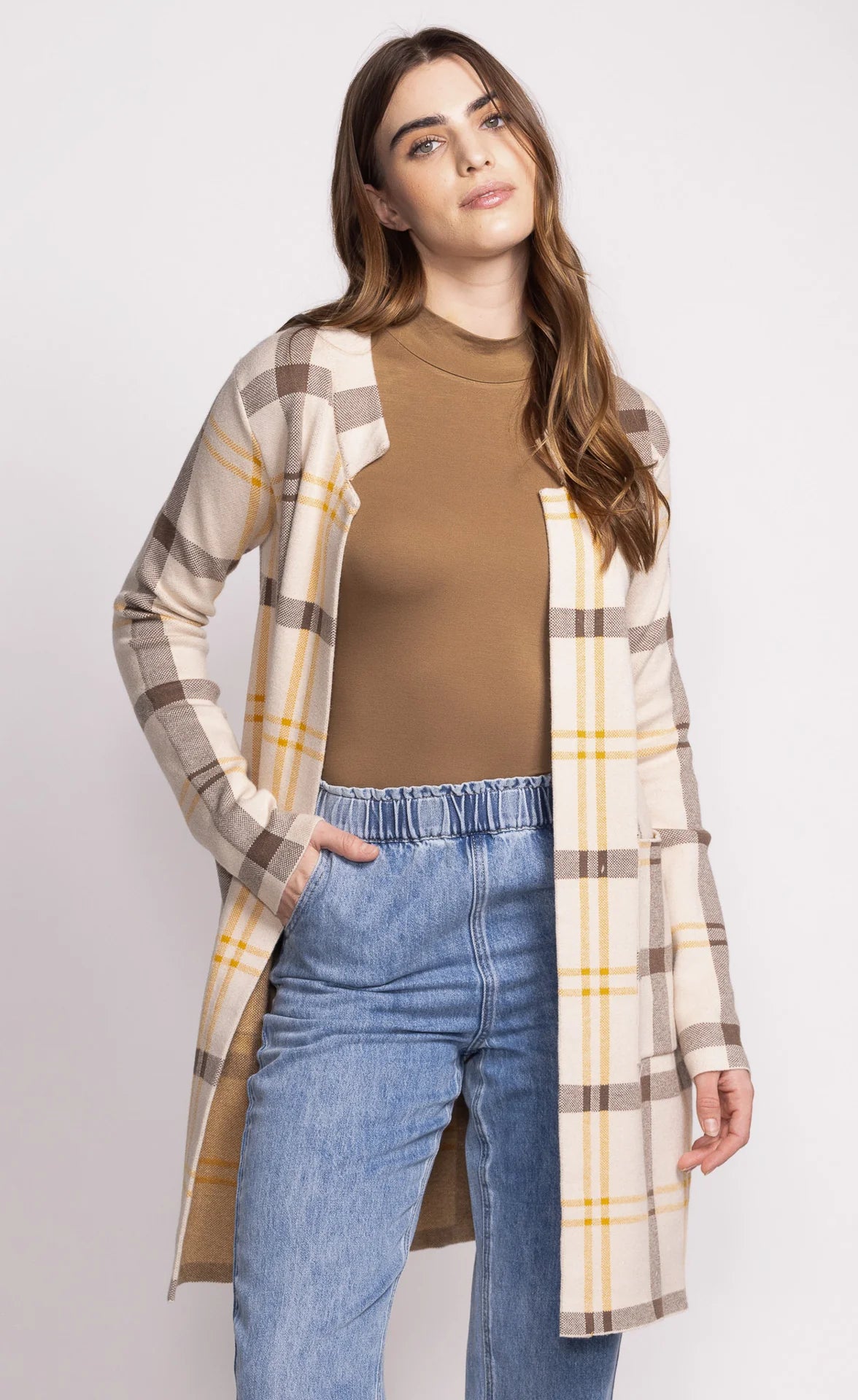 Long plaid cardigan in gray and yellow plaid