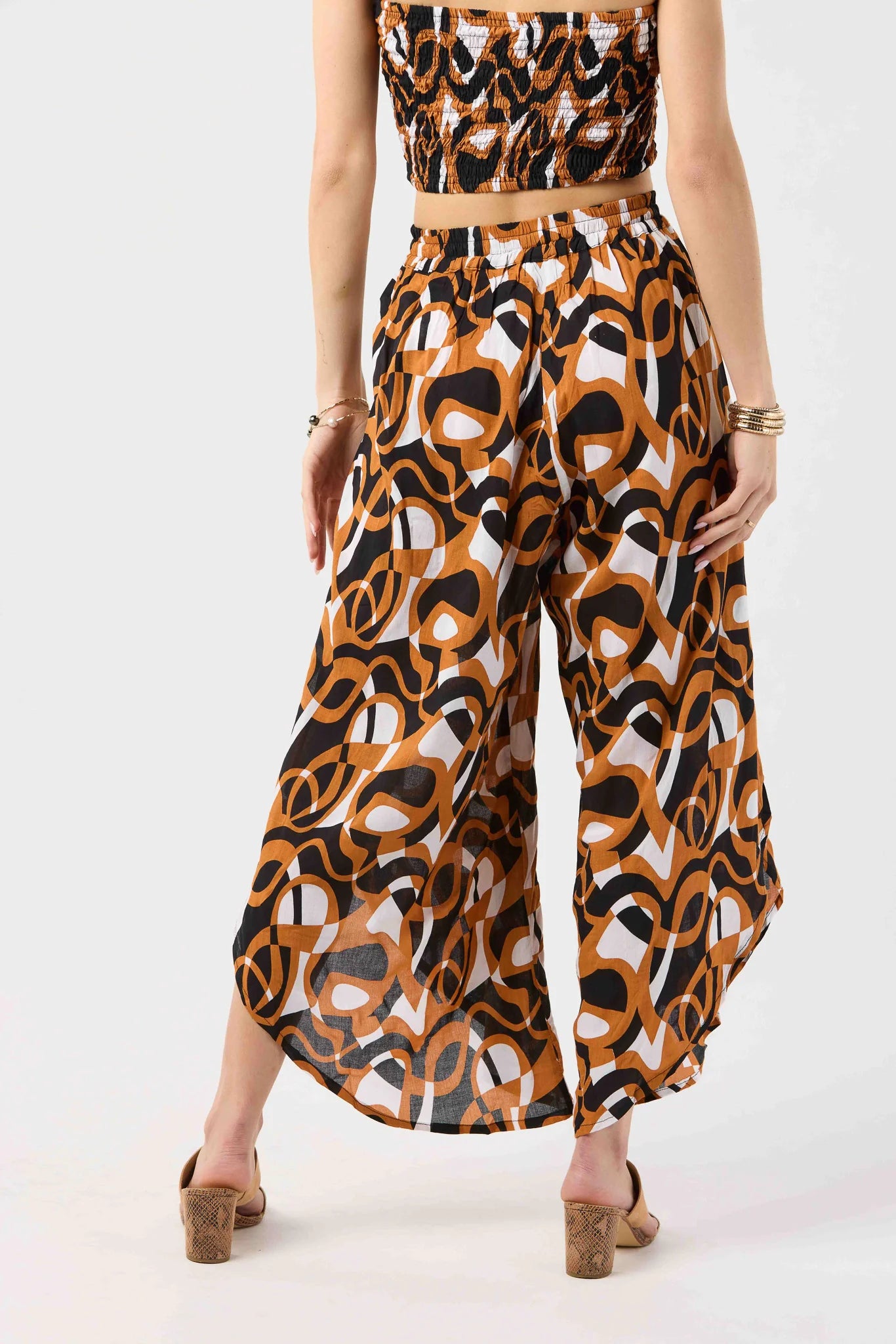 One size wide leg pants with elastic waist in black and brown print