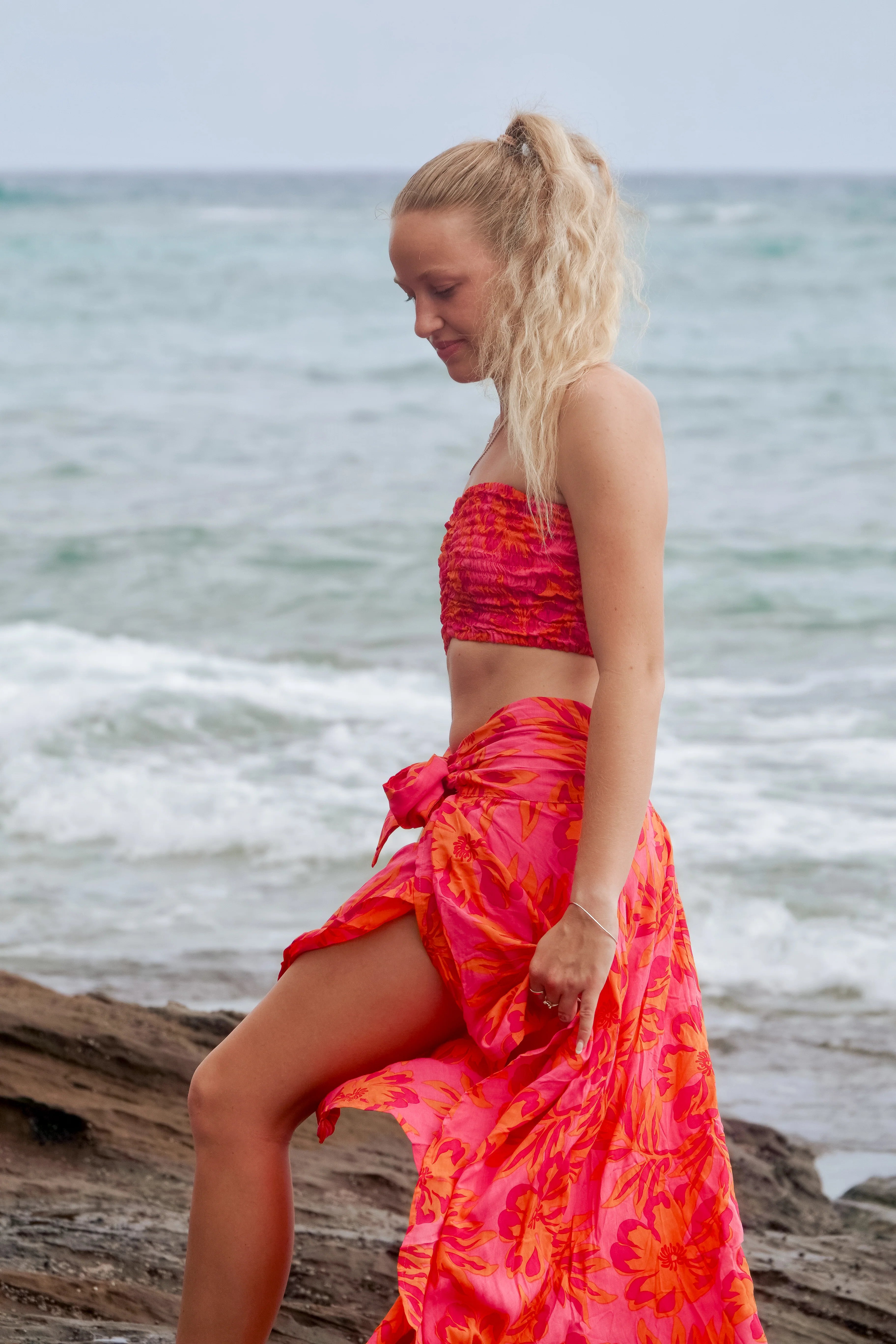 Tropical print sleeveless crop top