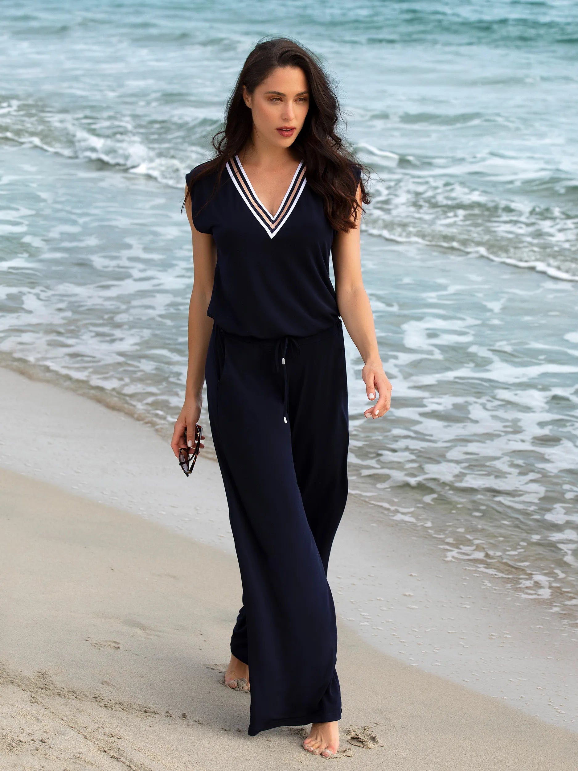 V-neck jumpsuit with short sleeves in Navy