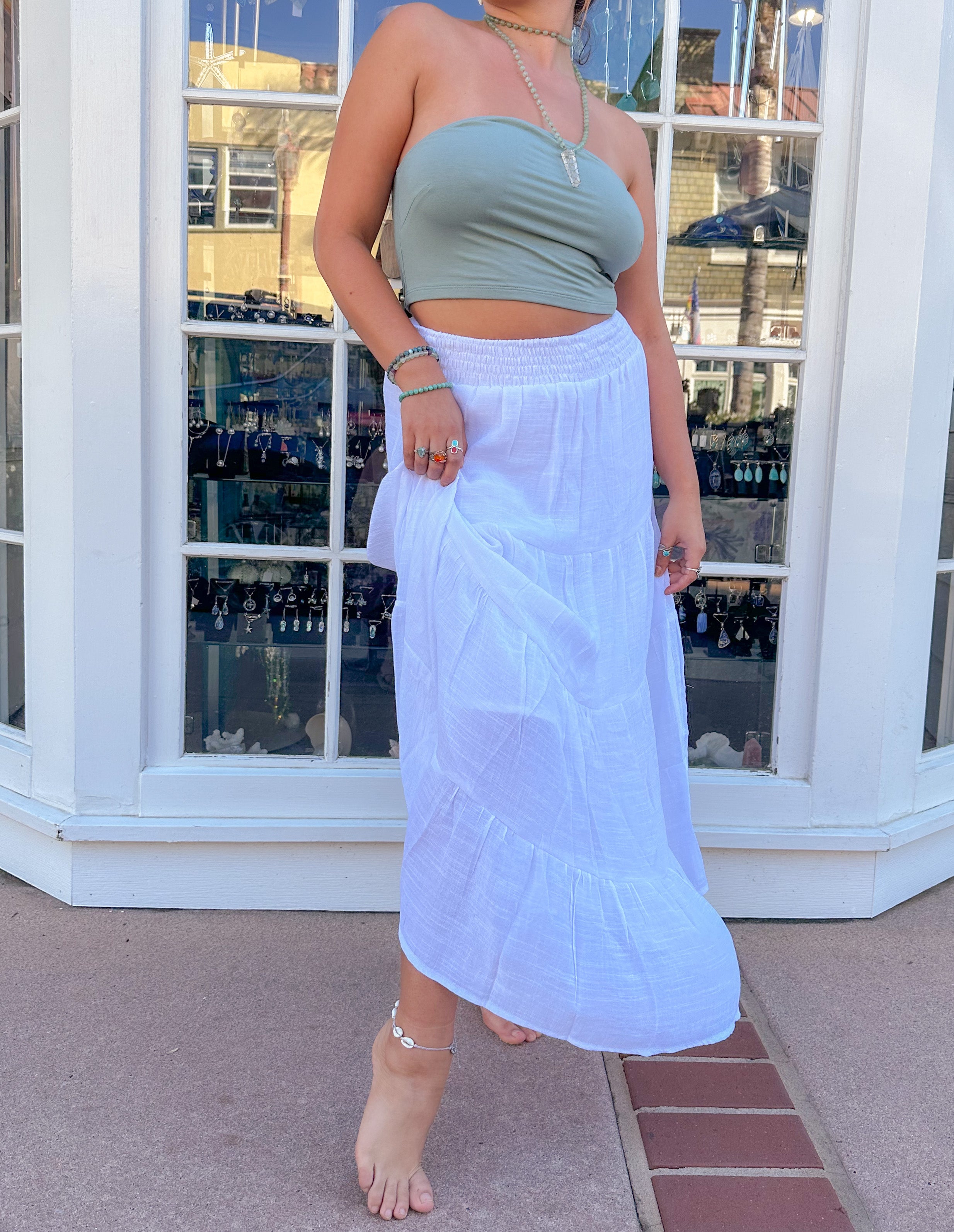 flowy white maxi skirt outfit
