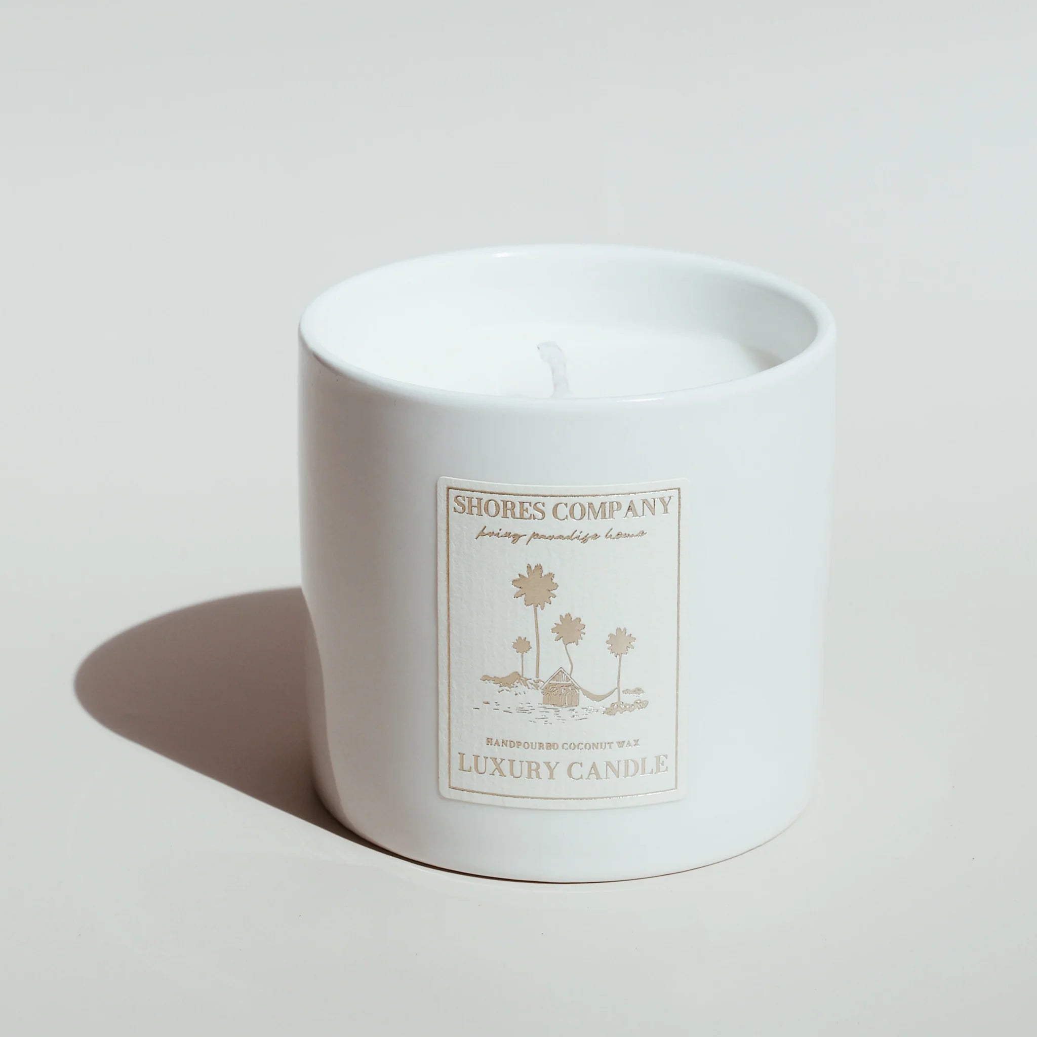 Coconut wax candle with tropical scent
