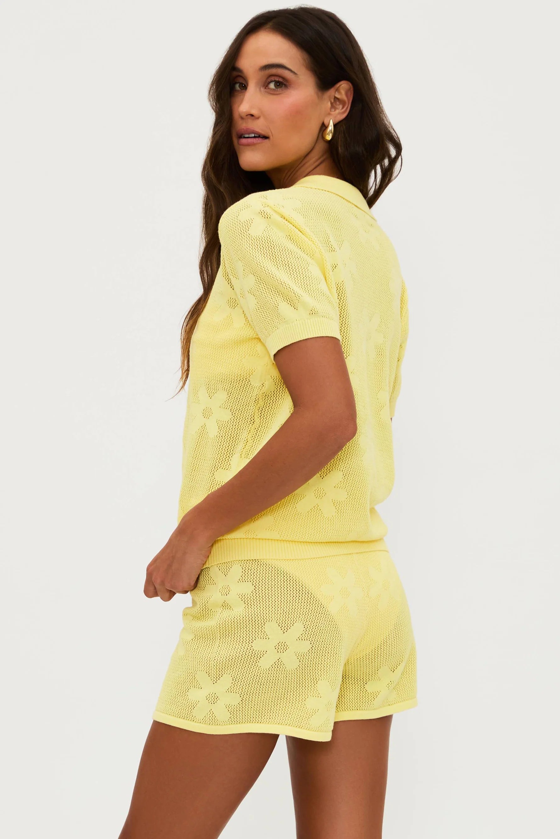 cotton shirt with v-neck collar and flower pattern in yellow