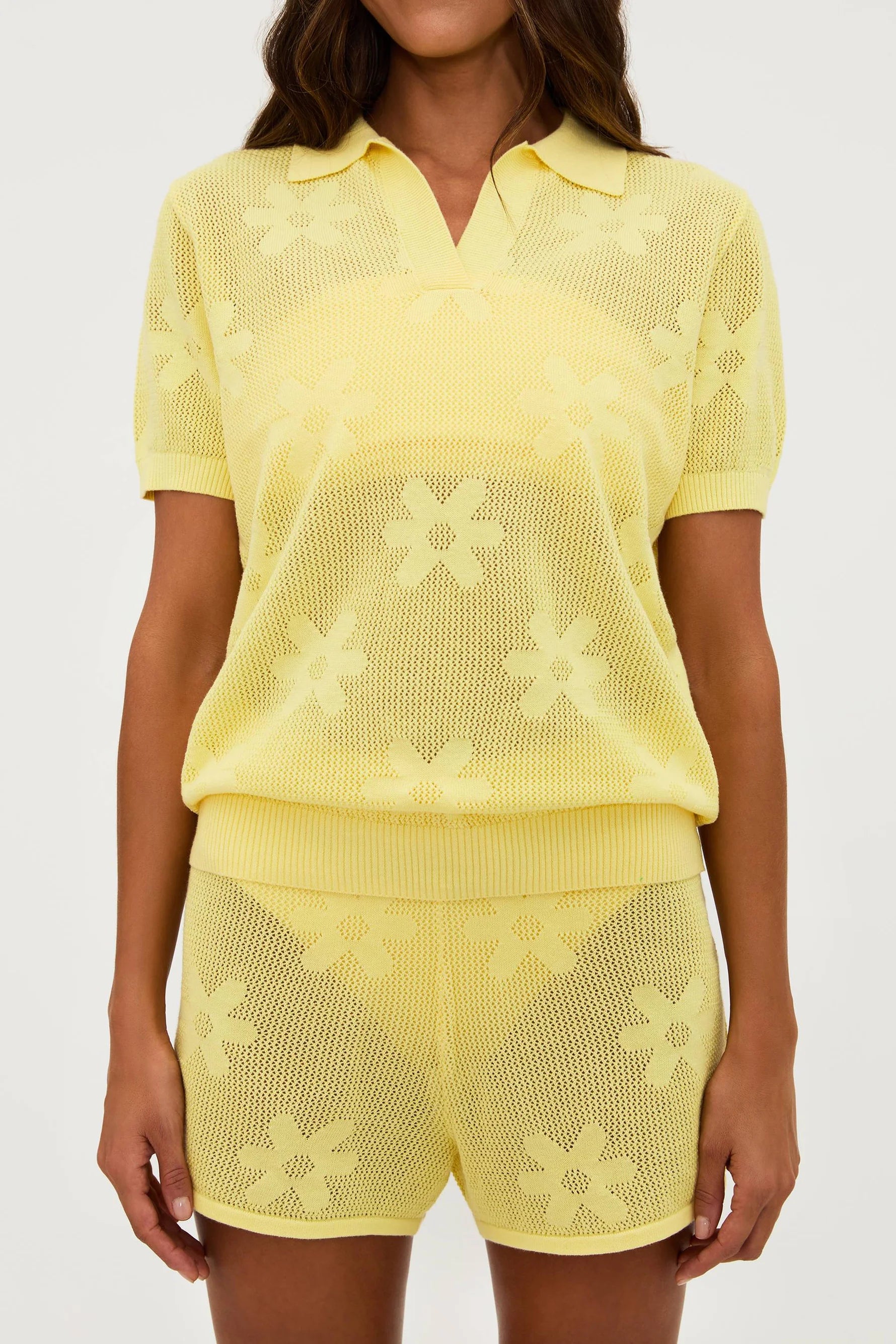 cotton shirt with v-neck collar and flower pattern in yellow