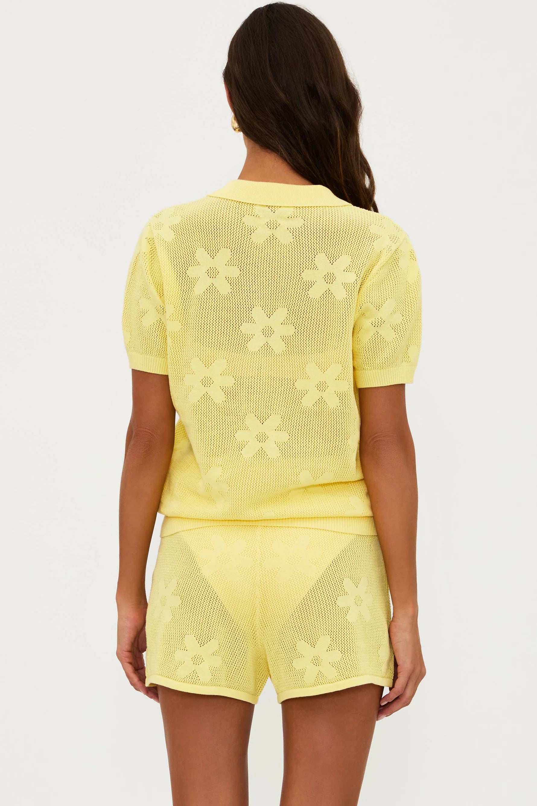 cotton shirt with v-neck collar and flower pattern in yellow