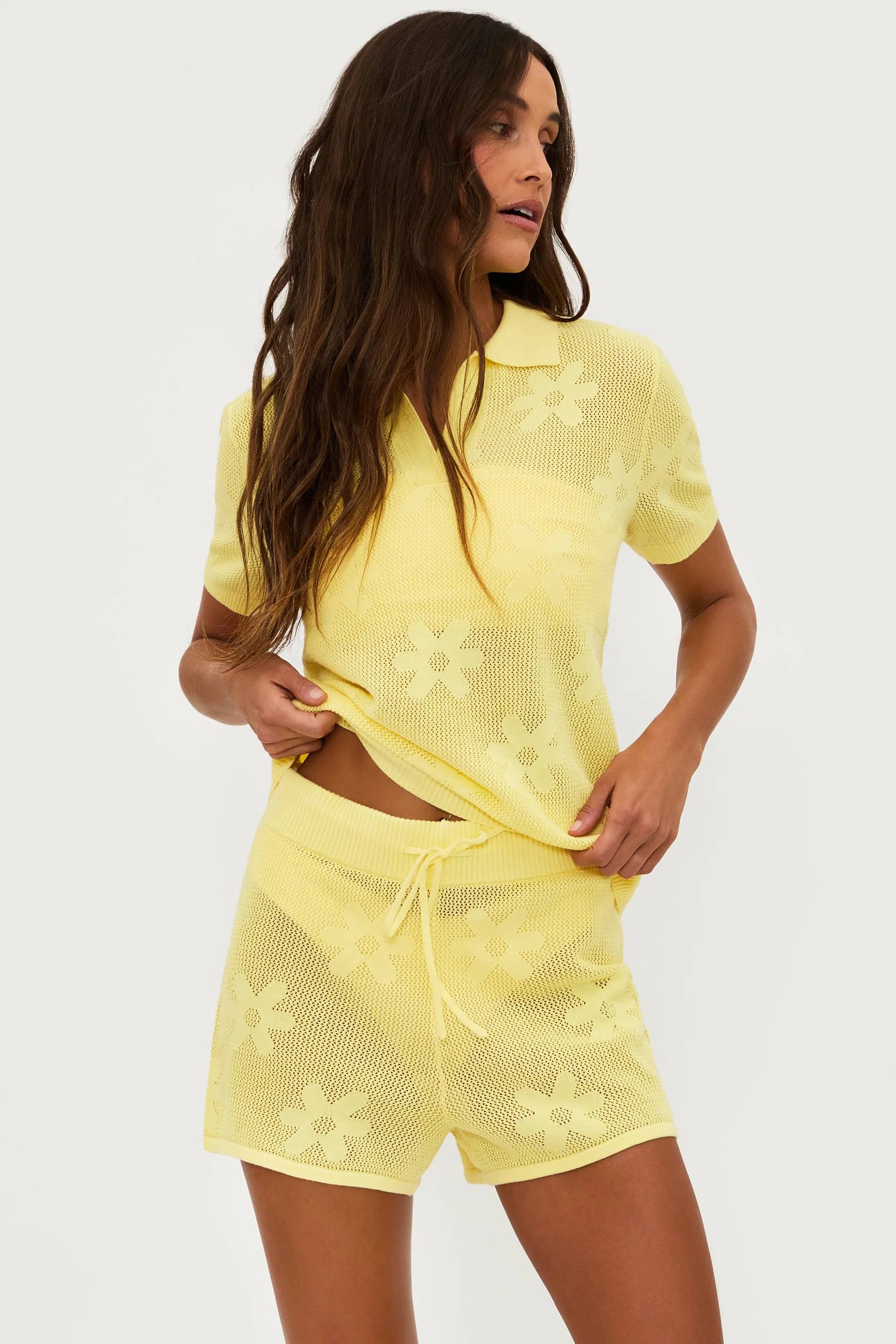 cotton shirt with v-neck collar and flower pattern in yellow