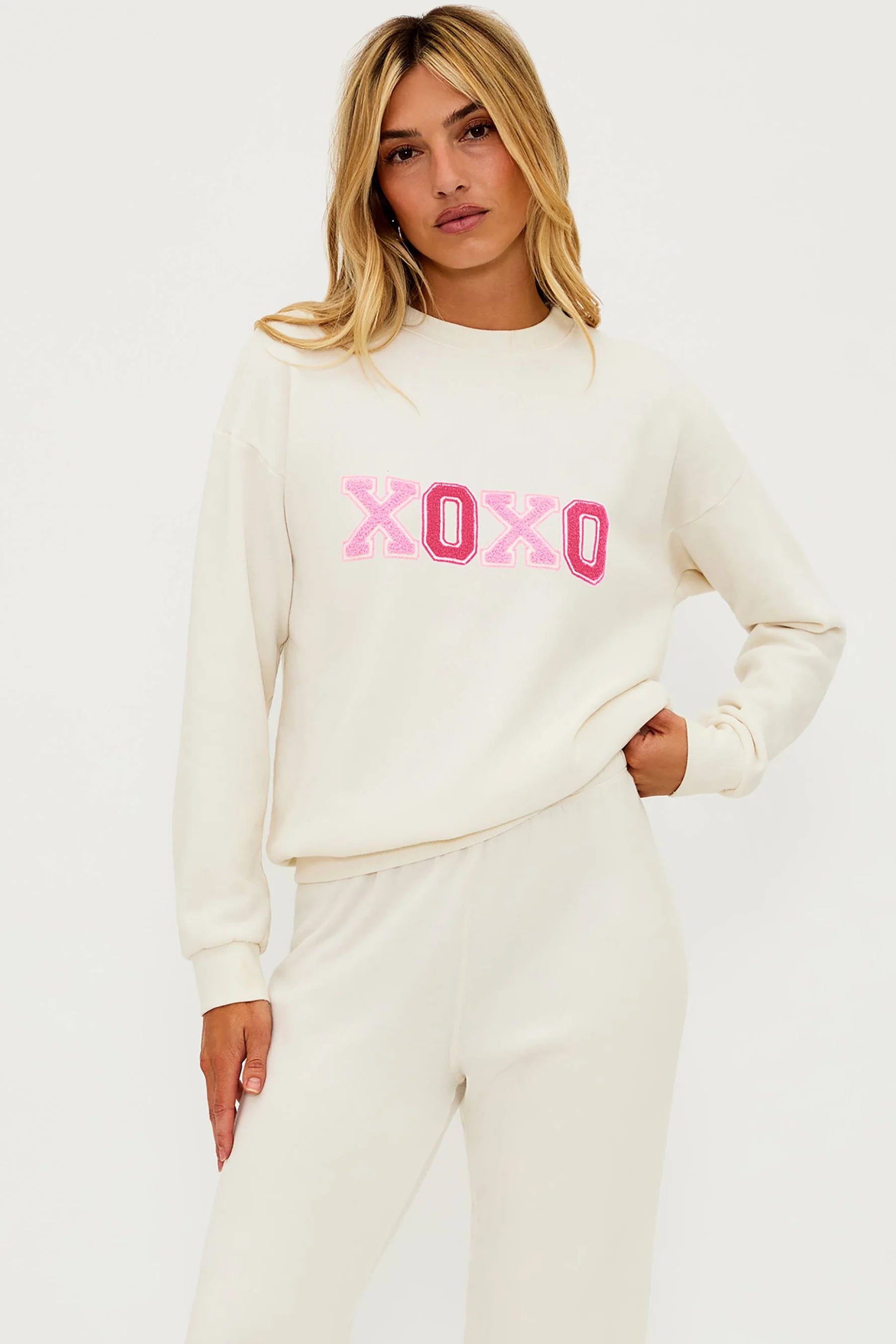Soft sweatshirt with XOXO written across the front