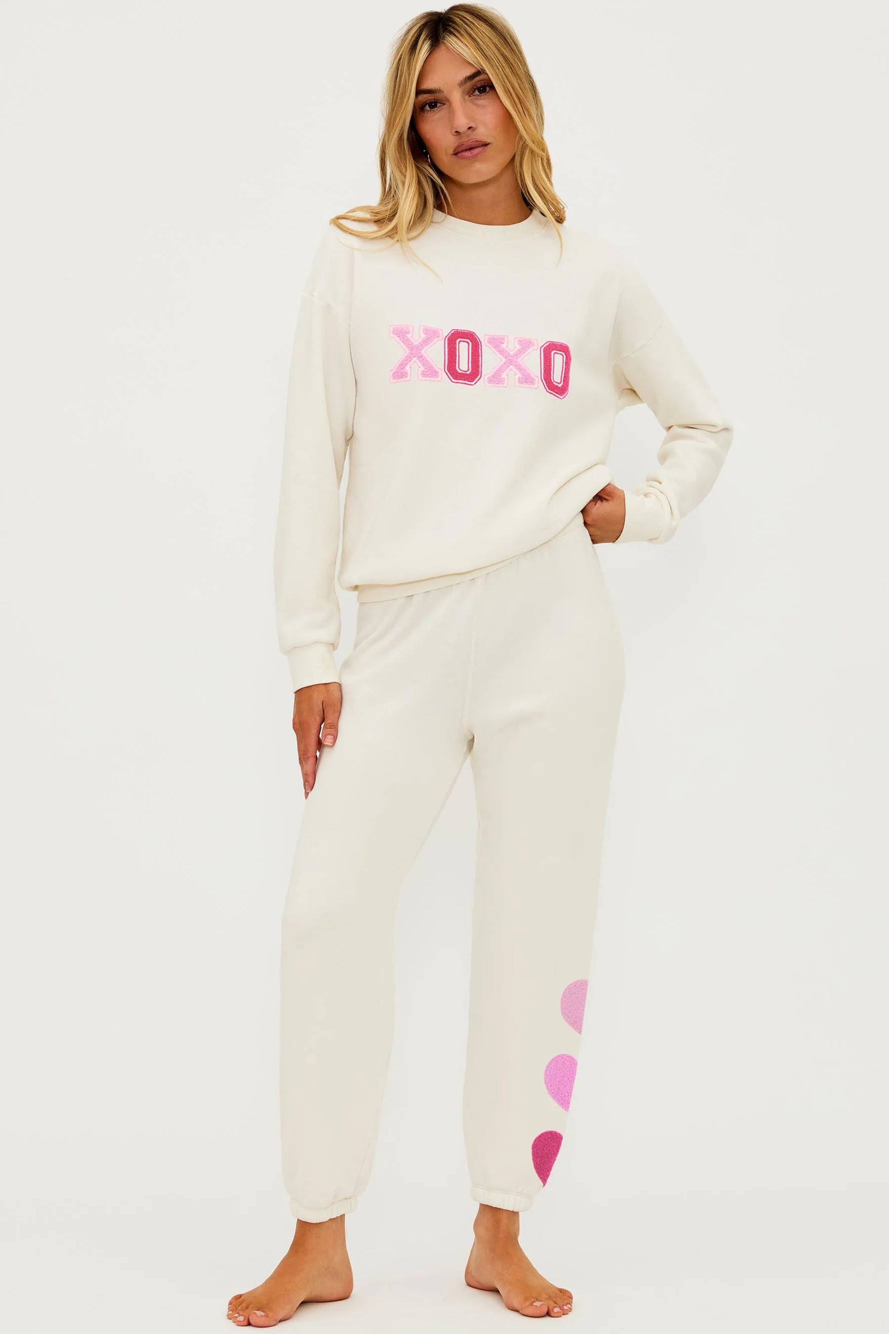 Soft sweatshirt with XOXO written across the front