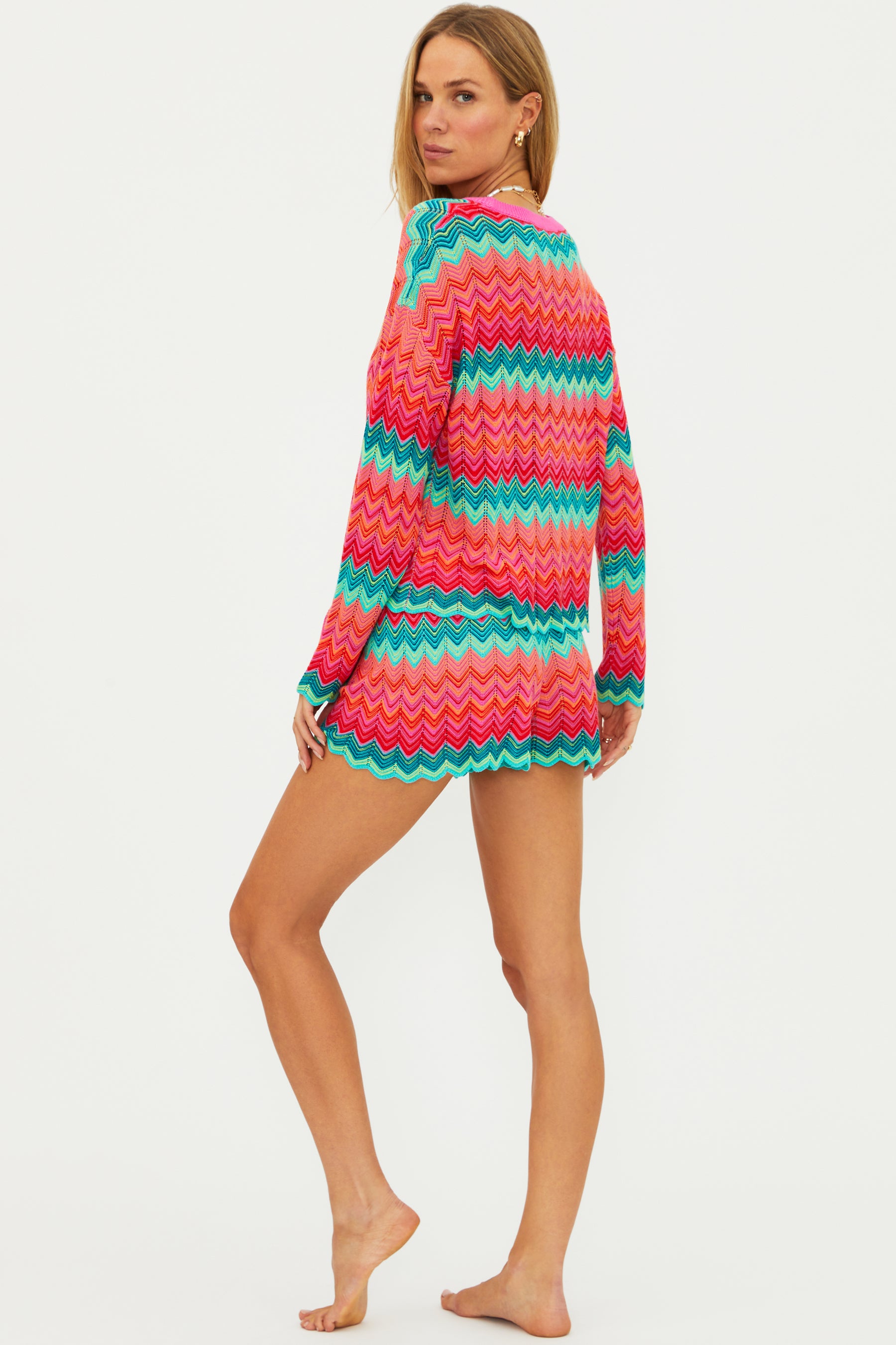 Multicolor sweater with scalloped hem