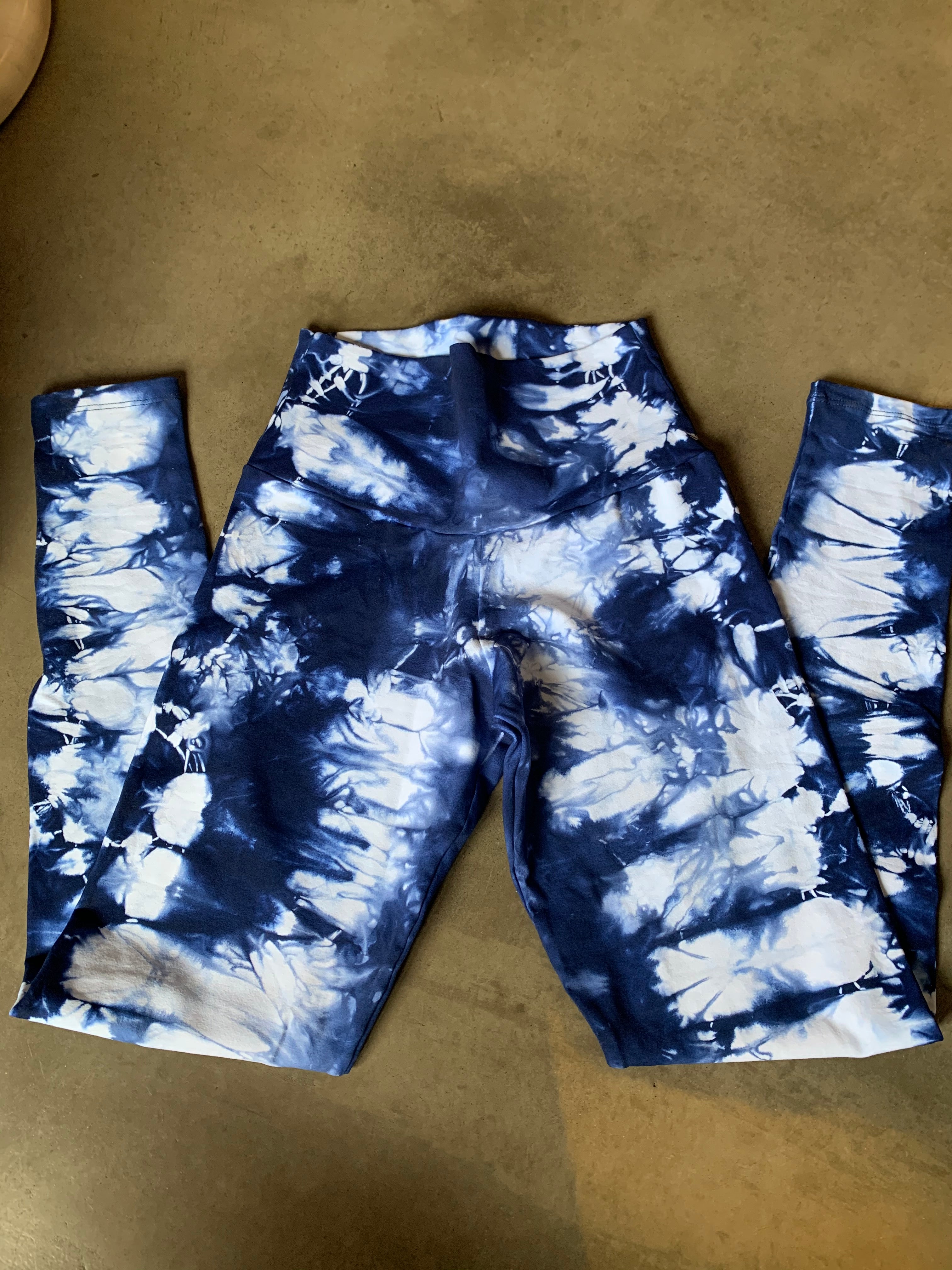 dark blue tie dye leggings