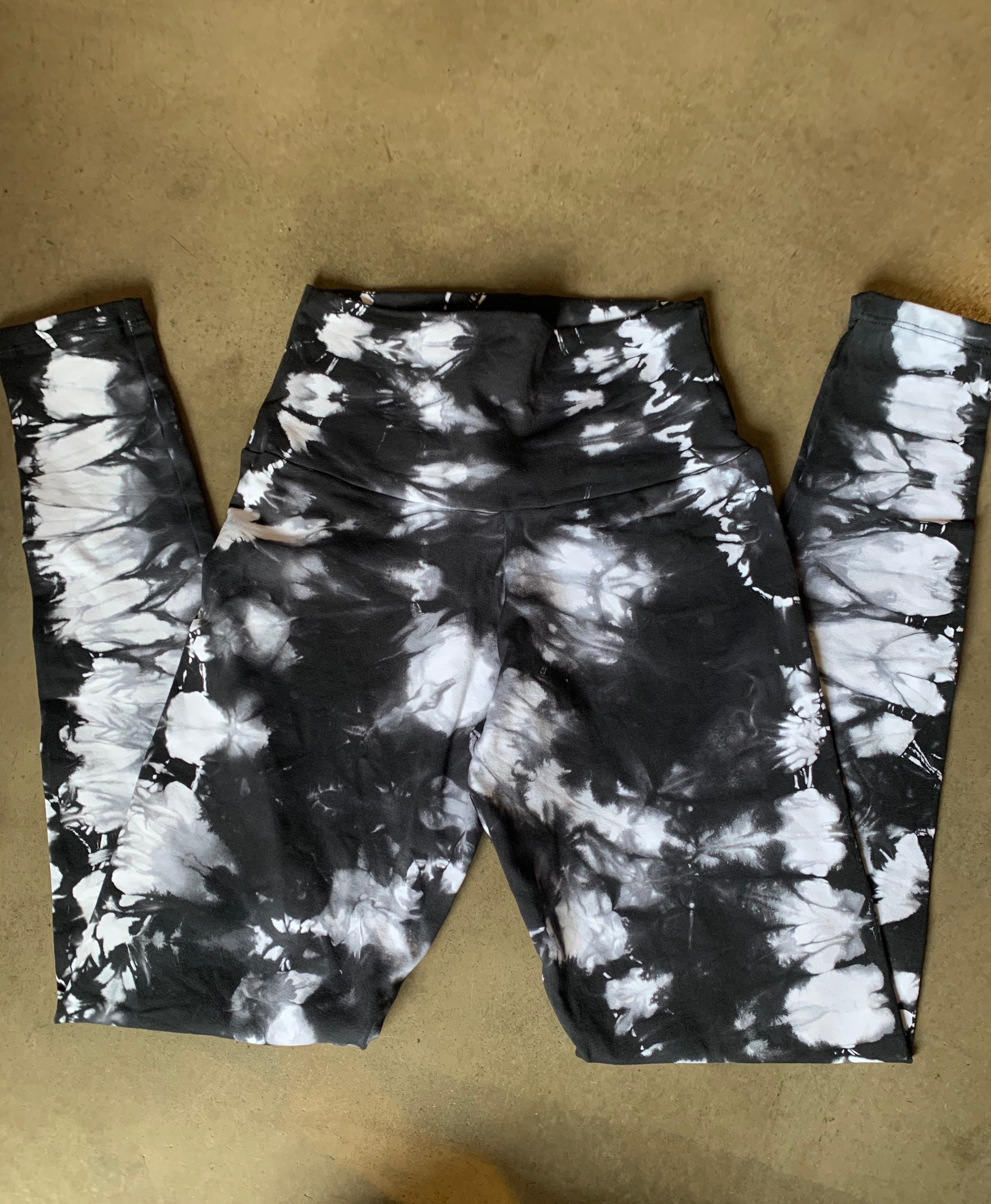 black tie dye leggings