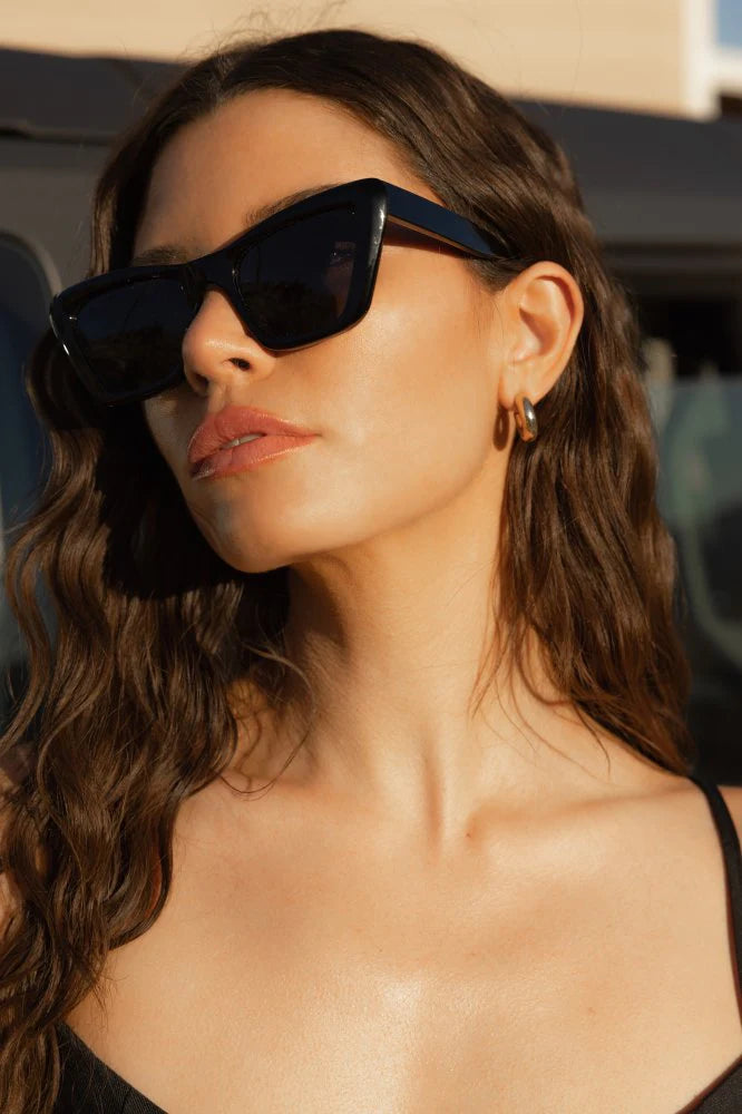 
                  
                    Daisy Sunglasses
                  
                