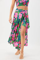 One size wrap skirt in vibrant Hawaiian print