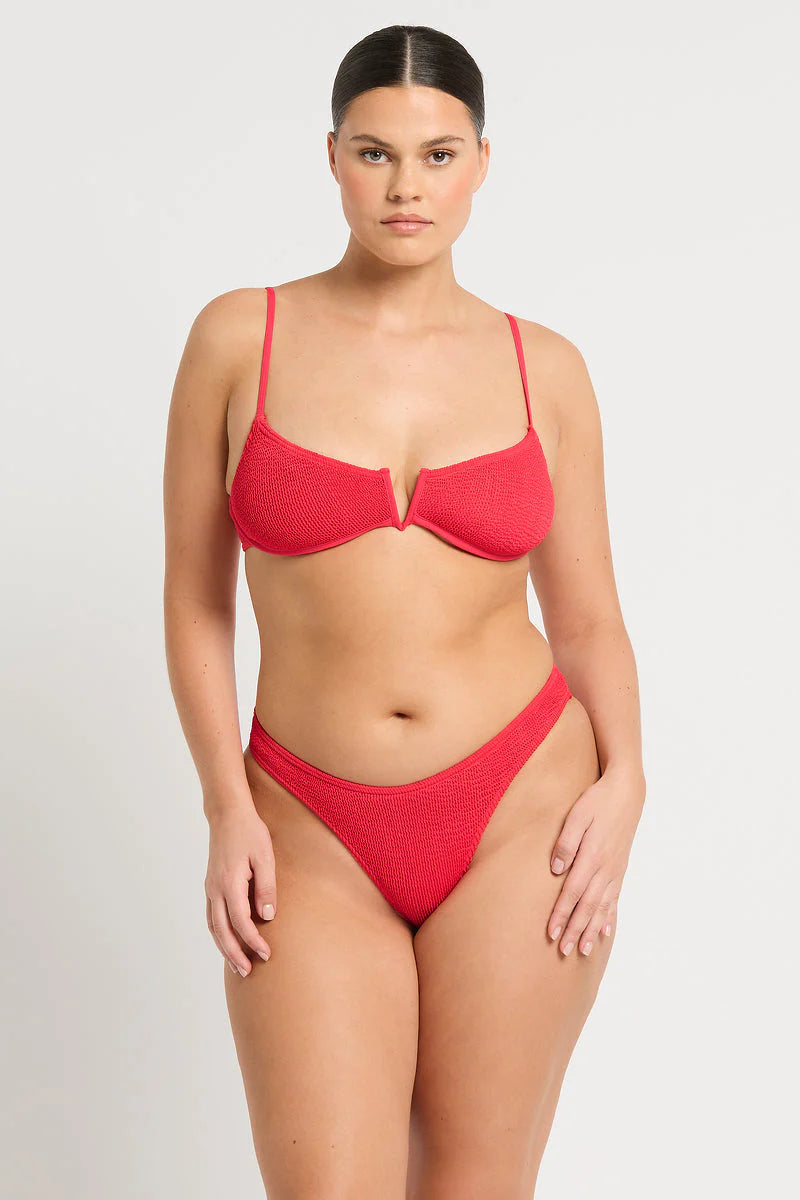 One size underwire top with adjustable straps in red