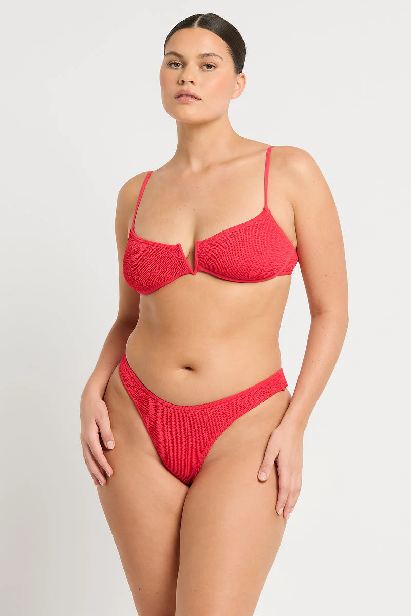 One size underwire top with adjustable straps in red