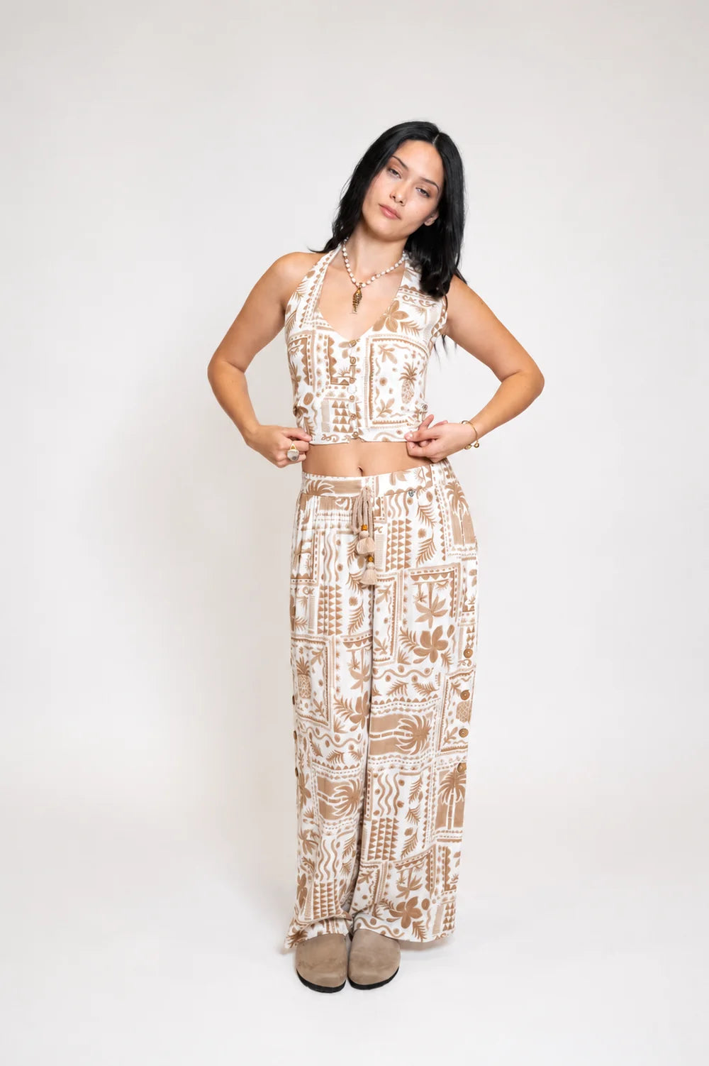 Cropped top with halter neckline in brown print