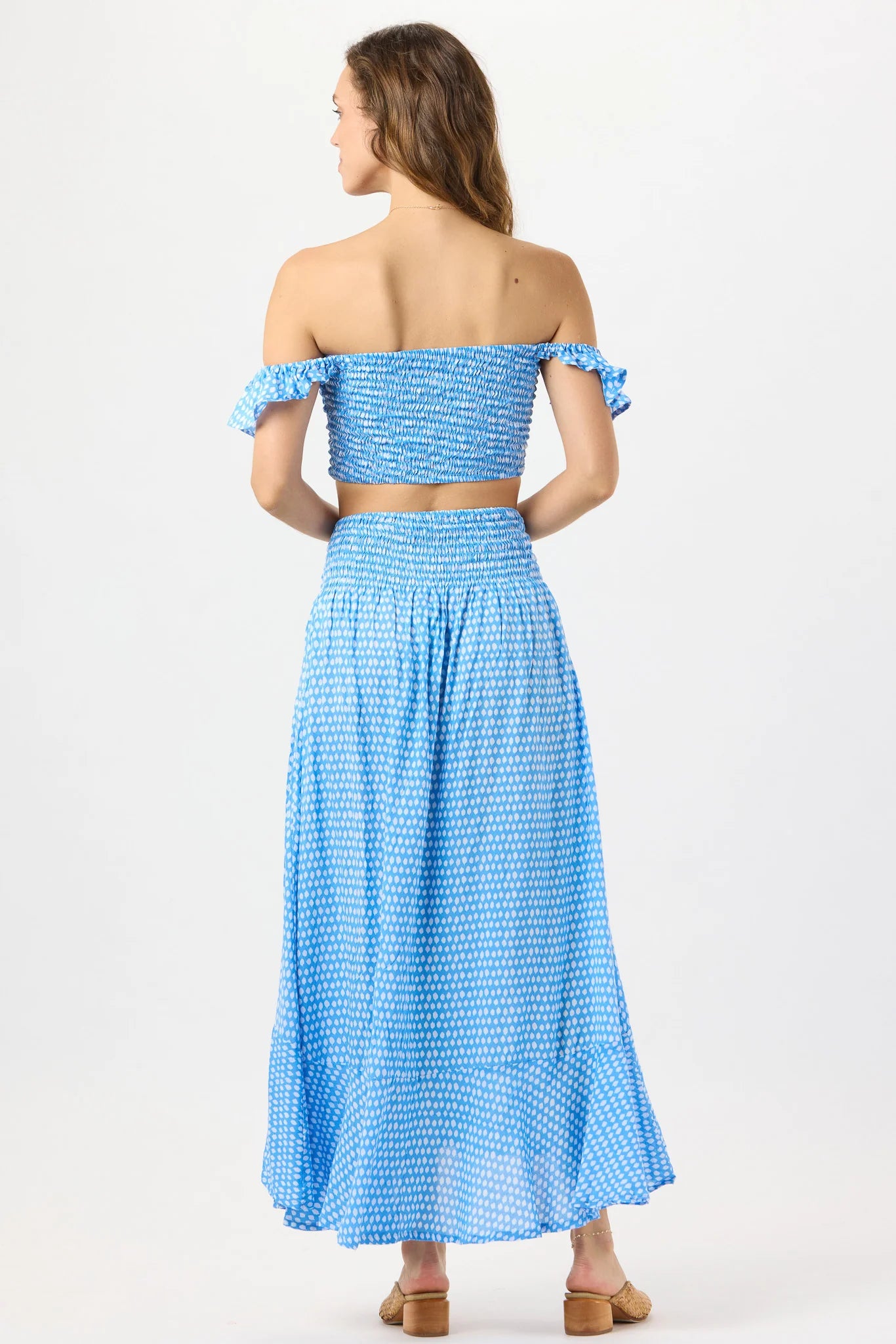 Cropped top with ruffled sleeves in blue print
