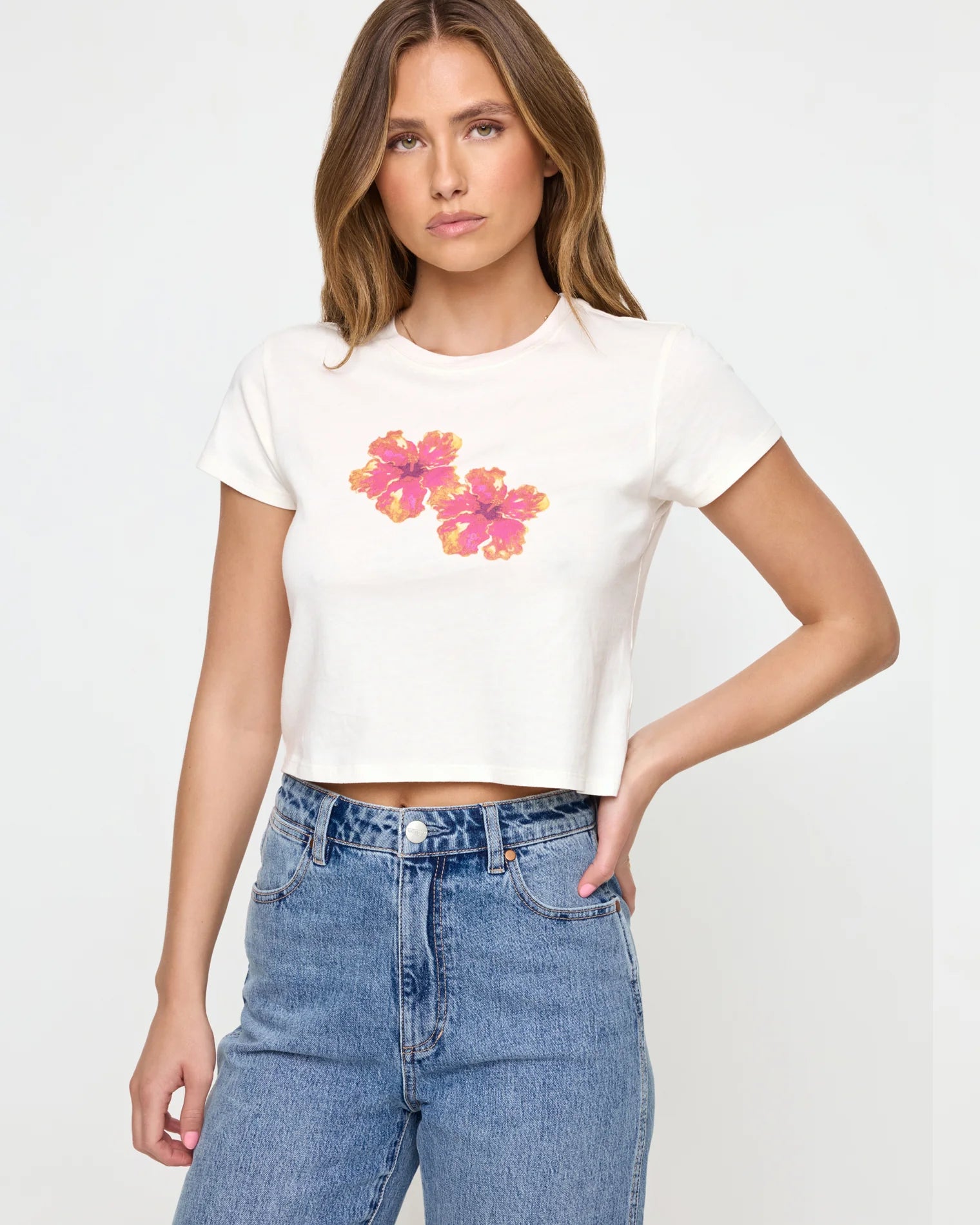 Cropped t-shirt with Hawaiian flowers