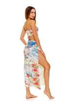 Multicolor strapless dress with a side cutout