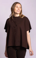 Short sleeve sweater with a mock neck and buttons in brown