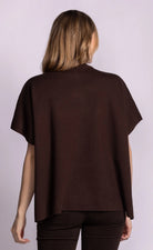 Short sleeve sweater with a mock neck and buttons in brown