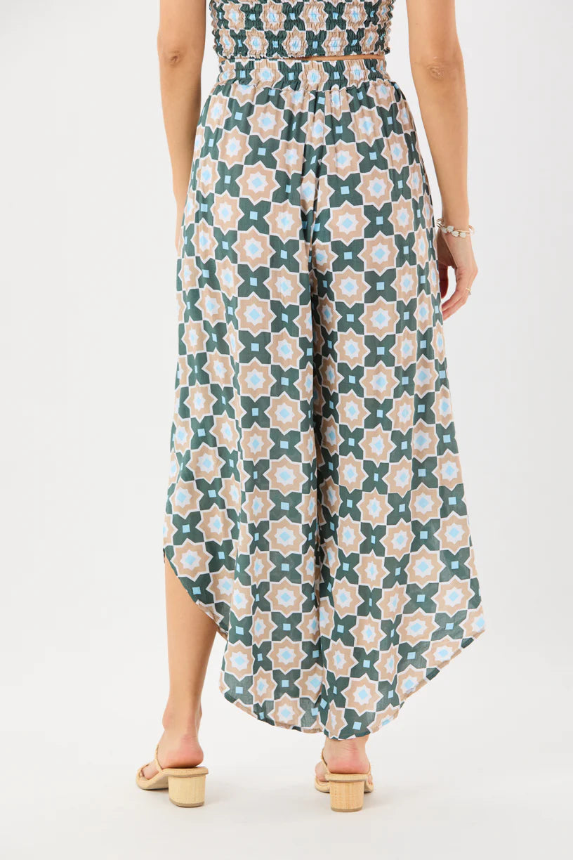 Flowy one size pants with elastic waist and drawstring