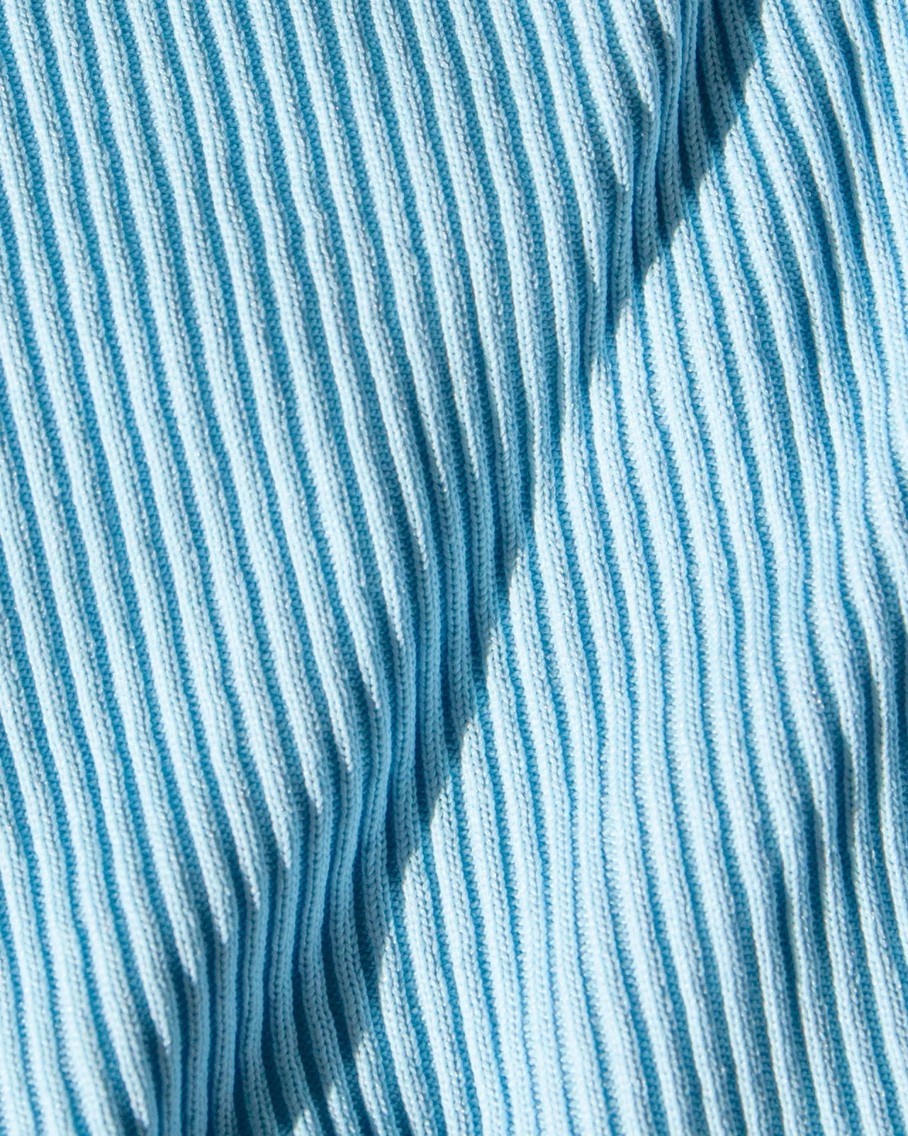 V-cut ribbed bottom with thin strap sides in light blue with white blocking