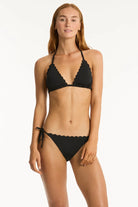 Scallop detailed tie side bottom in black