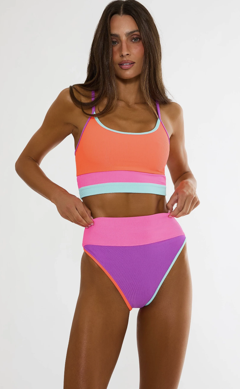 Sporty bikini top with scooped neck in multicolor