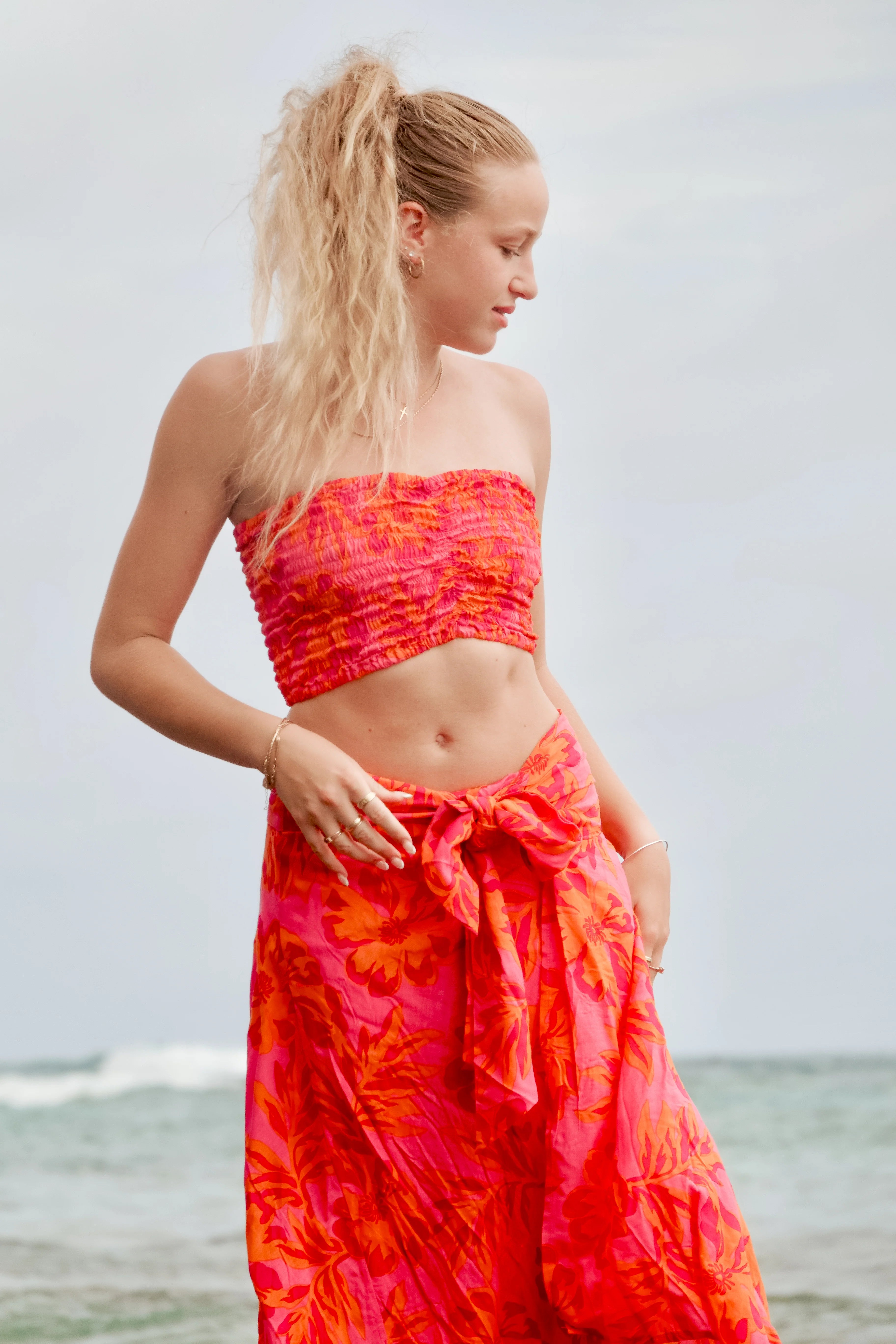 Tropical print sleeveless crop top