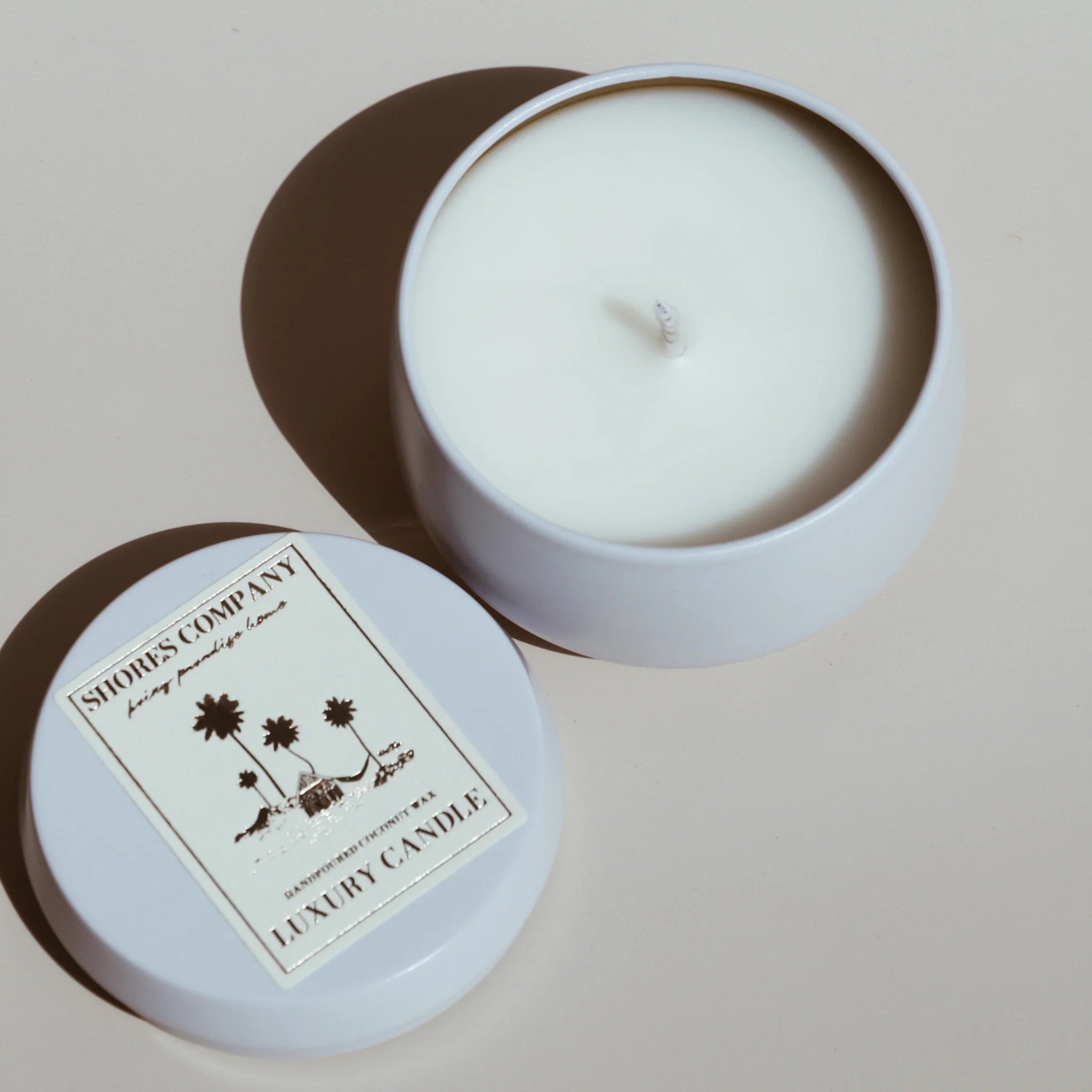 Coconut wax candle with tropical scent