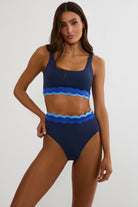 Sporty bikini top with scooped square neckline and scalloped edges